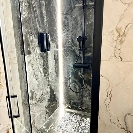 Victoria Secret Greendom Apartment